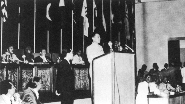 △周总理在万隆聚会上讲话